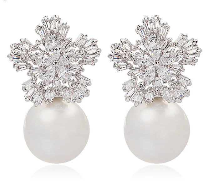 Snowflake Pearl Studs and Shell Pearl Necklace Set