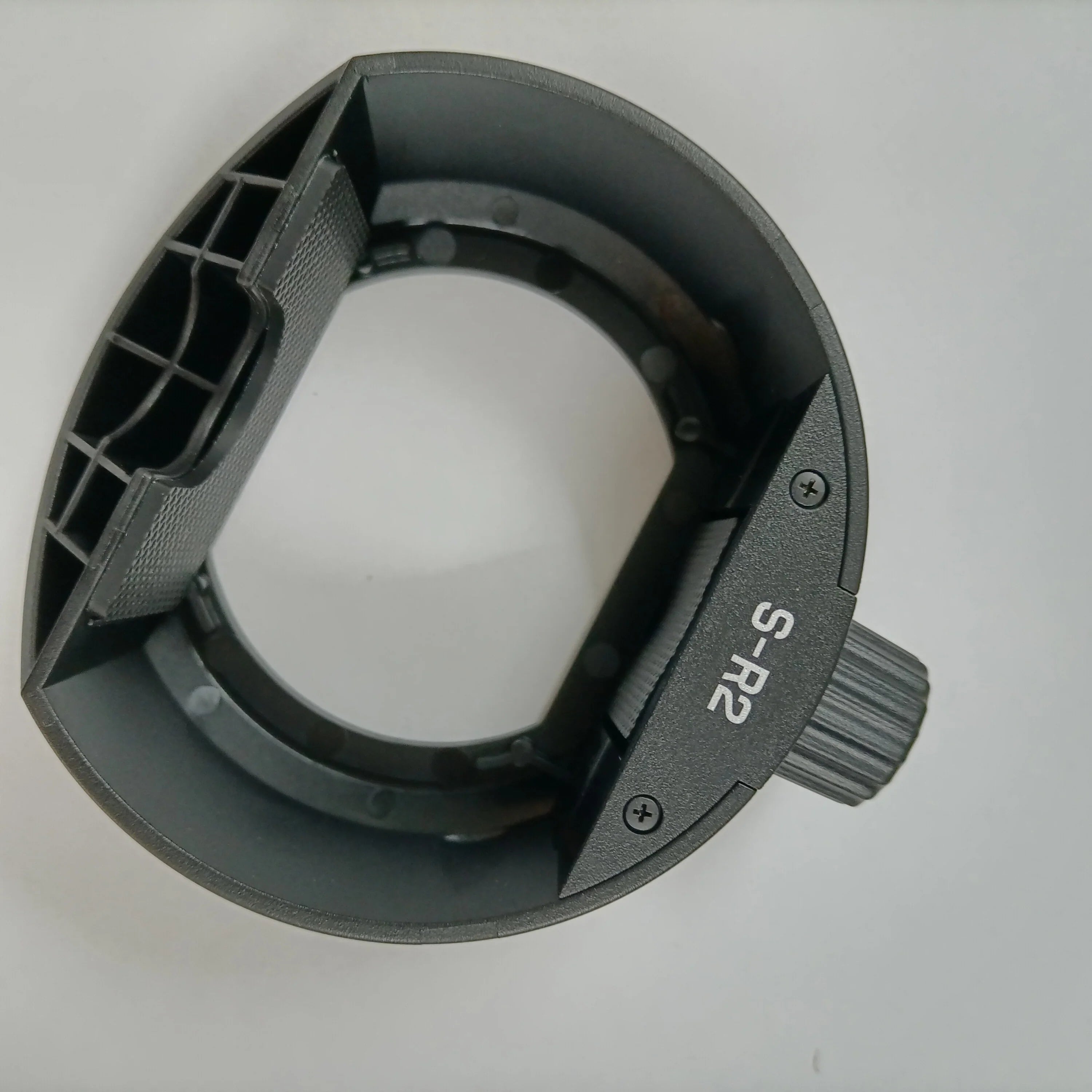 The newly upgraded round head accessory adapter S-R2 can be used for the Shenniu AD200 series and the V860I/V850II/TT685I1/TT600