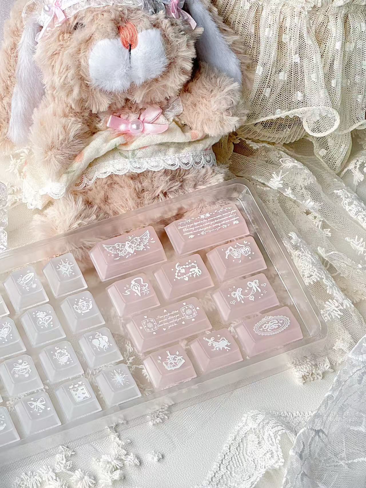 Huajian Zhi Yue Keycaps Transparent And Translucent Keycap Production