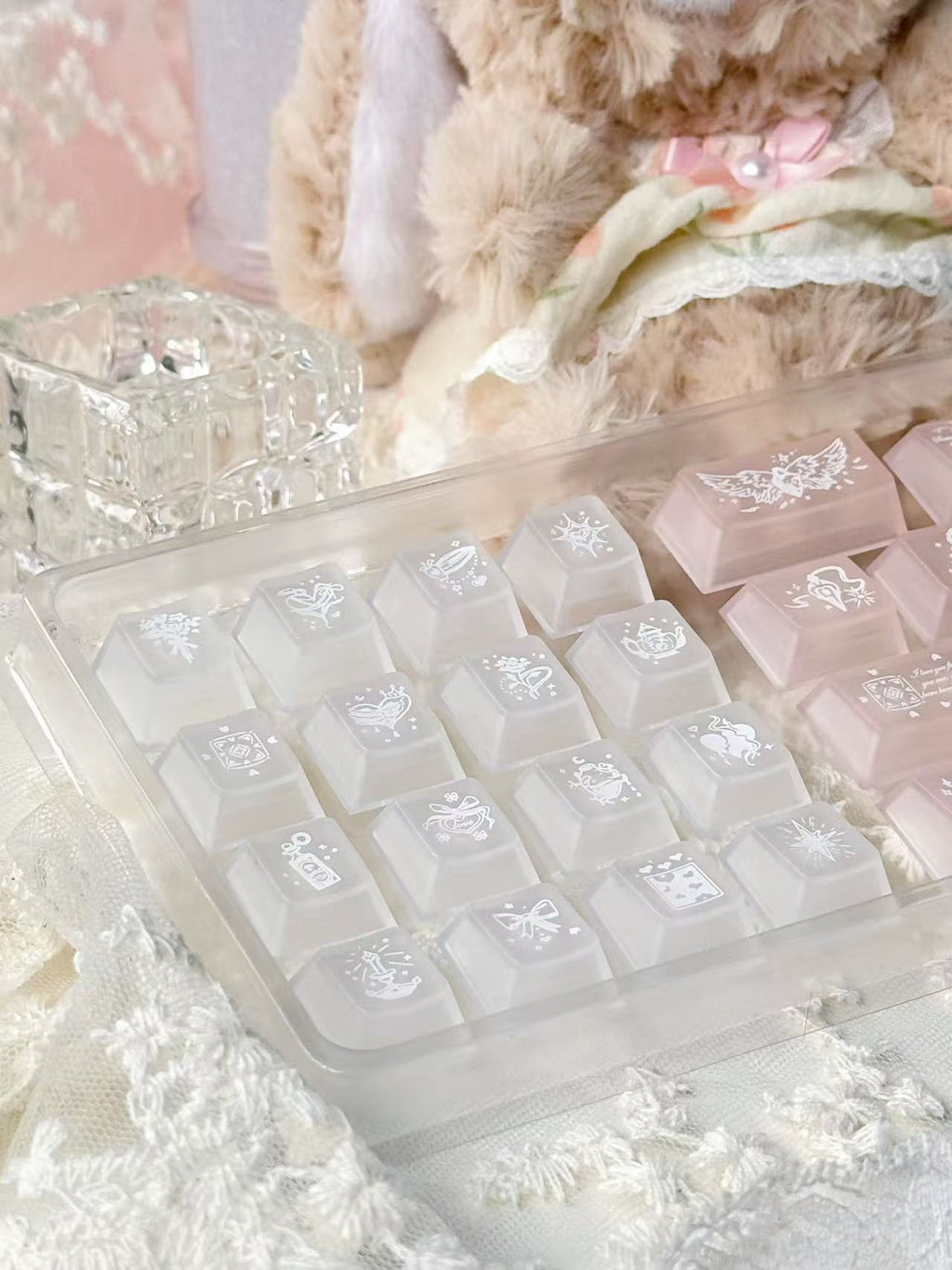 Huajian Zhi Yue Keycaps Transparent And Translucent Keycap Production