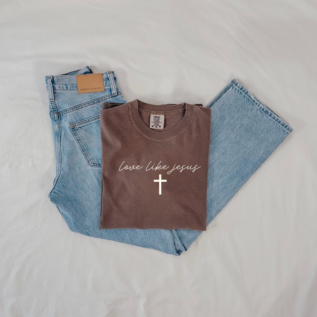 Love Like Jesus Script Tee
