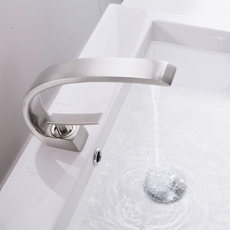 Marie-Antoinette Single-Hole Bathroom Faucet