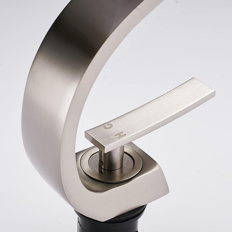 Marie-Antoinette Single-Hole Bathroom Faucet