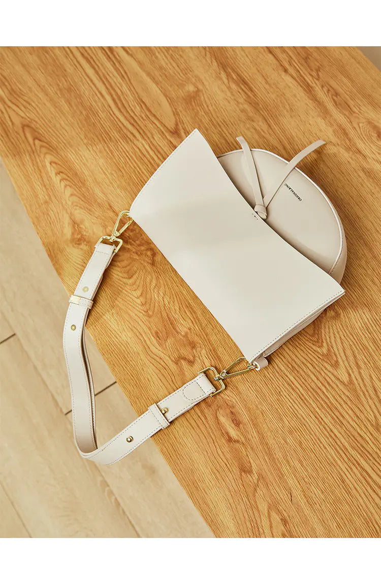 Versatile Leather Shoulder Bag with Retro Saddle Design